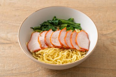 Barbekü Kırmızı Domuz Eriştesi Çorbalı - Asya usulü