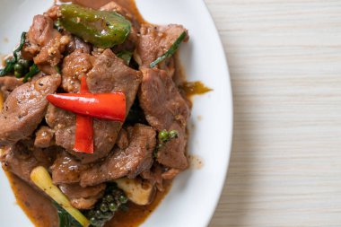 Ördekli Kızarmış Kara Biber - Asya usulü