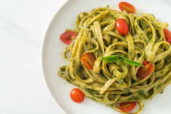 Fettuccine Spaghetti Pasta Pesto Sauce Tomatoes Vegan Vegetarian Food Style — Stock Photo, Image