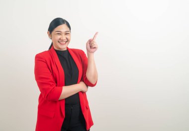 Beyaz arka planlı Asyalı kadın portresi