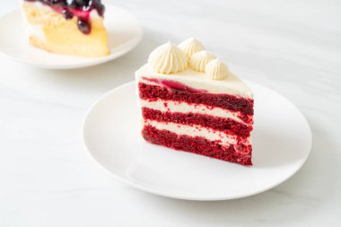 red velvet cake with cream cheese layer