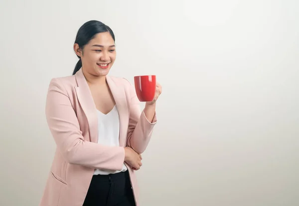 Mulher Asiática Com Mão Segurando Xícara Café Fundo Branco — Fotografia de Stock