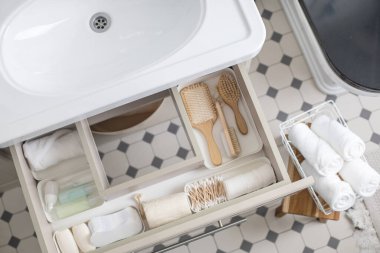 Marie Kondos banyo konforları metodu. Evi toparlamak ya da depolamak