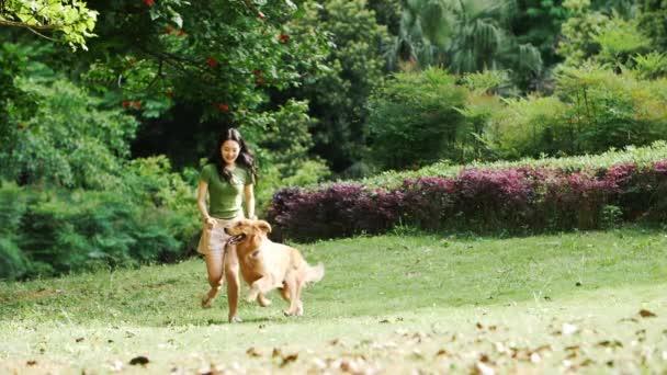 Slow Motion Pretty Young Asian Woman Running Her Dog Outdoor — Vídeo de Stock