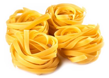 Makarna, makarna, beyaz arka planda izole edilmiş spagetti, düz uzanma, kırpma yolu