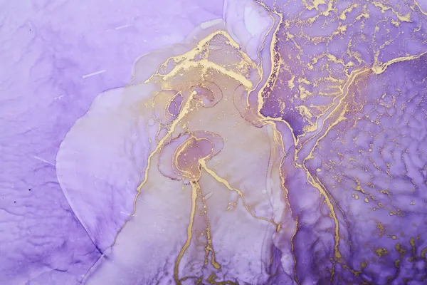 アルコールインク技術 紫色の金液体絵画 散乱アクリルブロブと渦巻く汚れ 印刷材料の高級抽象的な背景 — ストック写真
