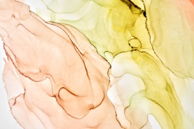 Soyut ocher yeşil suluboya arka plan. Sarı turuncu kahverengi boya lekeleri ve sudaki lekeler, lüks sıvı sıvı sanat duvar kağıdı, sonbahar renklerinin karışımı.