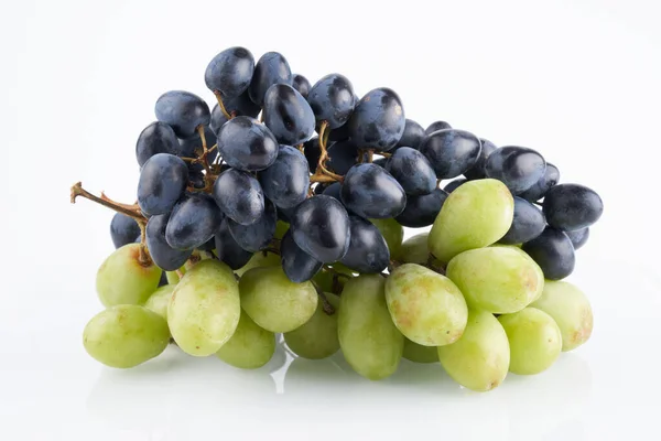 Bunches Black Green Grapes Isolated White Background Copy Space Clipping — Stock Photo, Image