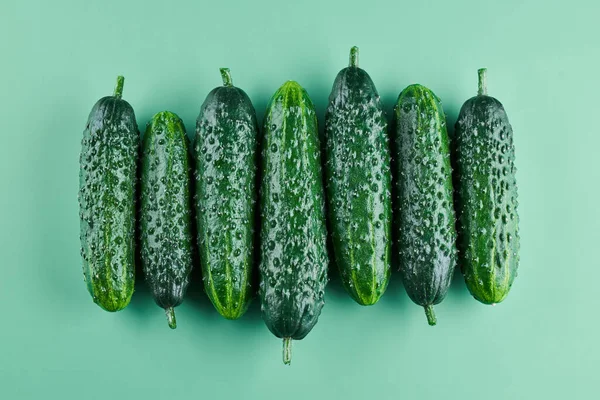 Frische Ganze Gurken Isoliert Auf Grünem Hintergrund Schneideweg Garten Gurke — Stockfoto