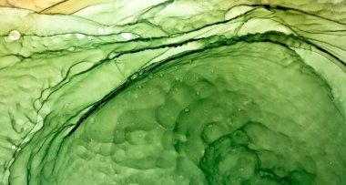 Soyut yeşil suluboya arka plan. Boya lekeleri ve dalgalı su lekeleri, lüks sıvı sıvı sanat duvar kağıdı.