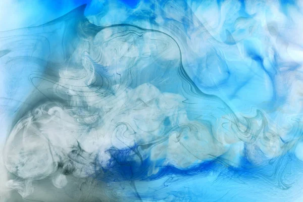 白いインクの背景に青い煙 カラフルな霧 抽象的な渦巻く海 アクリル絵具顔料水中 — ストック写真