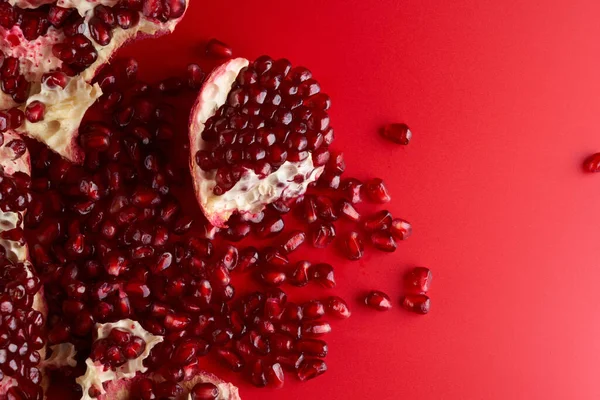 Ruby Ripe Fresh Juicy Sliced Pomegranate Isolated Red Background — Stock Photo, Image