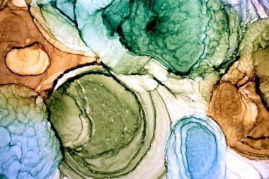 Soyut yeşil daireler suluboya arka plan. turuncu kahverengi boya lekeleri ve sudaki lekeler, sıvı sıvı sanat duvar kağıdı, sonbahar renklerinin karışımı