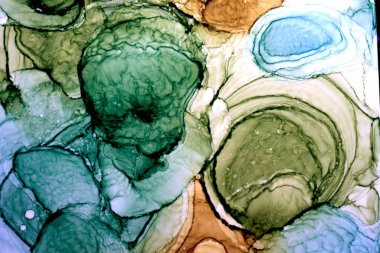 Soyut yeşil daireler suluboya arka plan. turuncu kahverengi boya lekeleri ve sudaki lekeler, sıvı sıvı sanat duvar kağıdı, sonbahar renklerinin karışımı