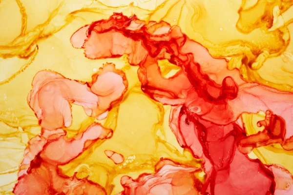 抽象的な赤黄色の水彩背景 水に汚れや波状のスポットをペイント 豪華な液体アートオレンジ壁紙 — ストック写真