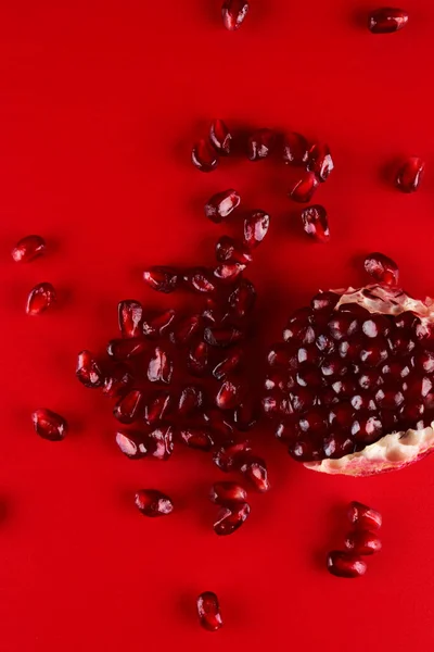 Ruby Ripe Fresh Juicy Pomegranate Seeds Close Isolated Red Background — Stock Photo, Image