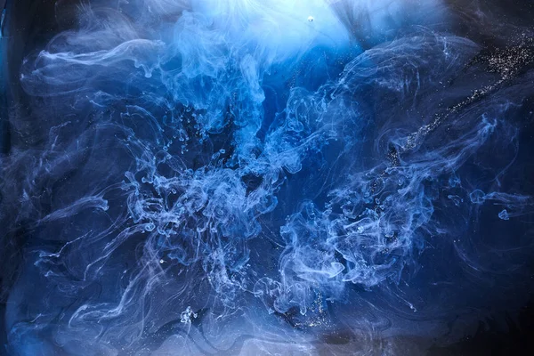 Fumo Azul Sobre Fundo Tinta Preta Nevoeiro Colorido Mar Oceano — Fotografia de Stock