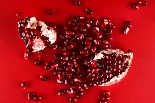 Ruby Ripe Fresh Juicy Pomegranate Seeds Close Isolated Red Background — Stock Photo, Image
