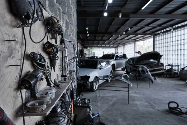 Инструменты Автосервисе Оборудование Восстановления Крепления Автомобиля Гараже — стоковое фото