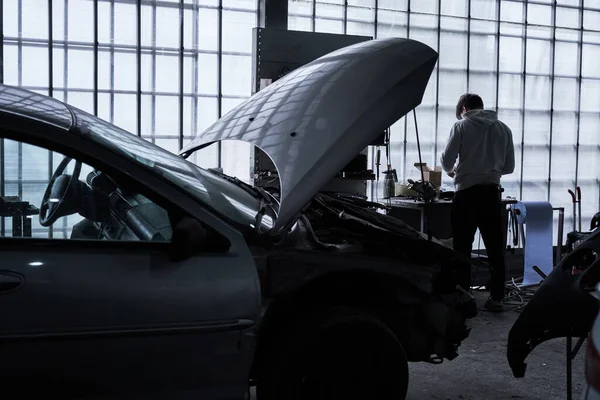 Car Service Worker Repairs Restores Car — Stock Photo, Image