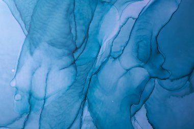 Soyut lacivert okyanus gökyüzü suluboya arka plan. çivit mavisi boya lekeleri, lekeler, su dalgaları, lüks sıvı sıvı duvar kağıdı.