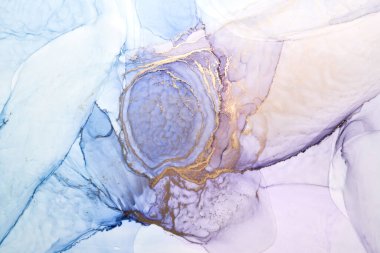 Alkol mürekkebi tekniğinde lüks soyut arka plan, mor altın sıvısı tablo, dağınık akrilik damlalar ve girdap lekeleri, basılı malzemeler.