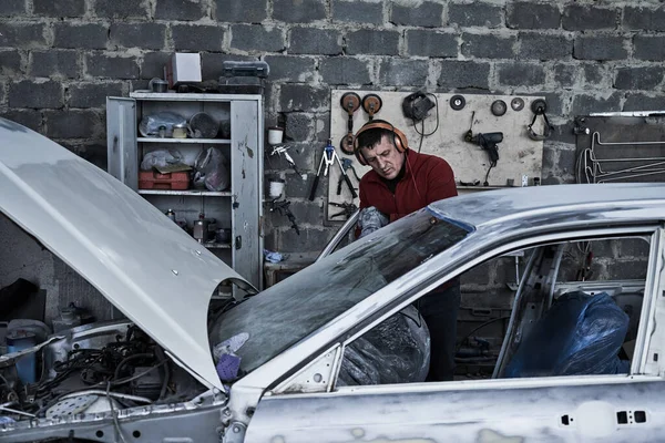 Réparation Des Travailleurs Entretien Automobile Restaure Voiture — Photo