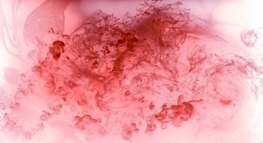 Siyah ve kırmızı mürekkep arka plan, renkli sis, soyut girdap okyanusu, akrilik boya pigmenti su altında, beyaz duman