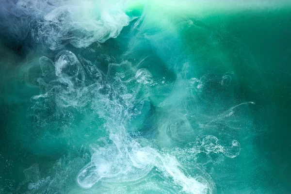 Zelený Kouř Bílém Inkoustovém Pozadí Barevná Mlha Abstraktní Vířící Smaragdové — Stock fotografie