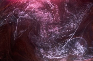 Siyah ve kırmızı mürekkep arka plan, renkli sis, soyut girdap okyanusu, akrilik boya pigmenti su altında, beyaz duman