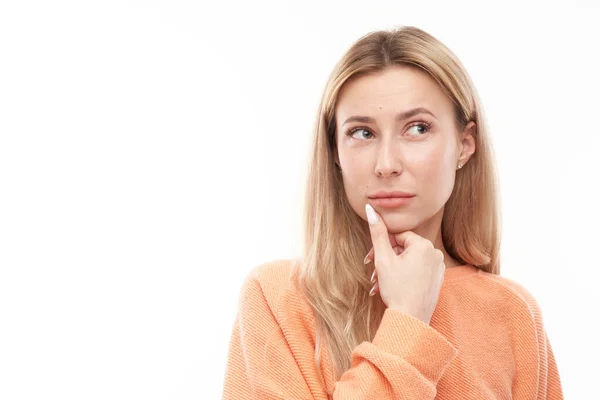 Smart Blond Flicka Ledig Hålla Haka Tror Tvivel Gör Beslut — Stockfoto