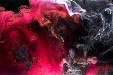 Siyah ve kırmızı mürekkep arka plan, renkli sis, soyut girdap okyanusu, akrilik boya pigmenti su altında, beyaz duman