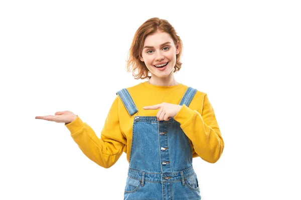 Attractive Redhead Girl Promoter Yellow Sweater Holding Something Hand Demonstrating — Stock Photo, Image