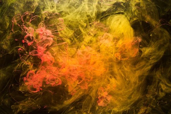 Humo Amarillo Sobre Fondo Negro Niebla Colorida Tinta Abstracta Remolino — Foto de Stock