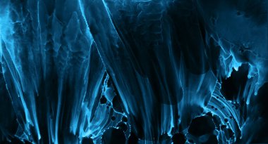 Alkol mürekkep arkaplanı, soyut mavi okyanus dalgaları, akrilik boyalı deniz girdabı, lekeler ve lekeler.