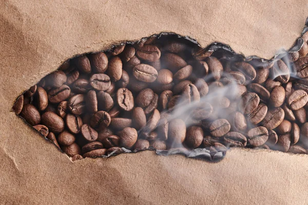 Roasted Smoking Coffee Beans Macro Close Creative Background — Stock Photo, Image