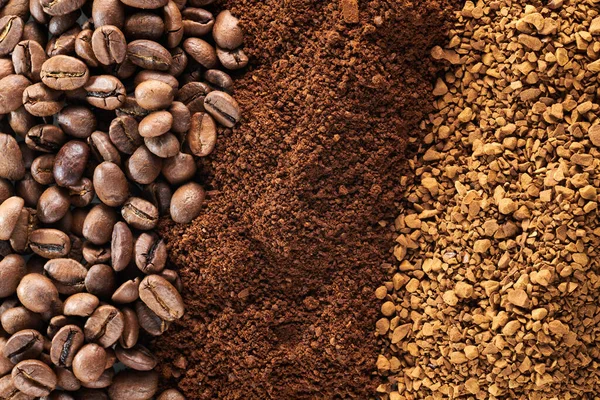 Geröstete Kaffeebohnen Verschiedene Sorten Gemahlen Und Ganze Nahaufnahme Hintergrund — Stockfoto