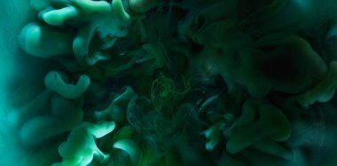 Sıvı akışkan sanat özgeçmişi. Mavi yeşil akrilik boya suyun altında, galaktik duman okyanusu