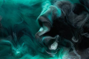 Sıvı akışkan sanat özgeçmişi. Mavi yeşil akrilik boya suyun altında, galaktik duman okyanusu