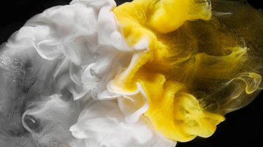 Sıvı akışkan sanat özgeçmişi. Beyaz, sarı dans eden akrilik boyalar suyun altında, uzay dumanı okyanusu