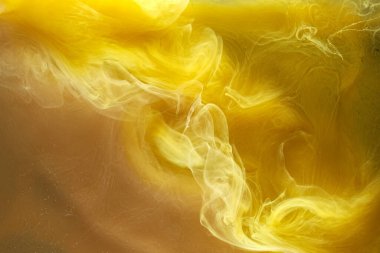 Sıvı akışkan sanat özgeçmişi. Sarı dans eden akrilik su altında boya, uzay dumanı okyanusu