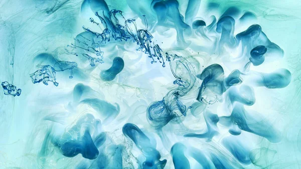 Sıvı akışkan sanat özgeçmişi. Mavi akrilik boya suyun altında, galaktik duman okyanusu