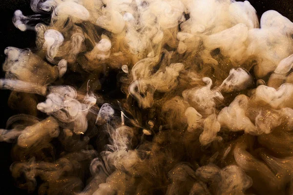 Sıvı akışkan sanat özgeçmişi. Ocher jetleri ve duman halkaları dans eden akrilik boyalar su altında, uzay okyanusu, renk patlaması