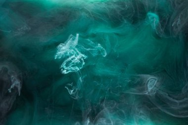 Sıvı akışkan sanat özgeçmişi. Mavi yeşil akrilik boya suyun altında, galaktik duman okyanusu