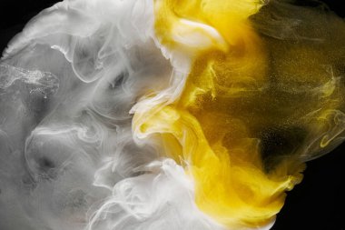 Sıvı akışkan sanat özgeçmişi. Beyaz, sarı dans eden akrilik boyalar suyun altında, uzay dumanı okyanusu