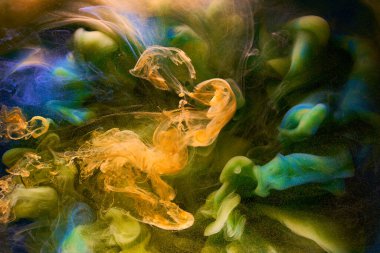 Sıvı akışkan sanat özgeçmişi. Su altında dans eden akrilik boya karışımı.