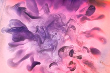 Sıvı akışkan sanat özgeçmişi. Su altında pembe mavi akrilik boya, galaktik duman okyanusu.