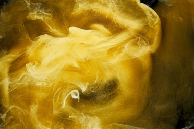Sıvı akışkan sanat özgeçmişi. Sarı dans eden akrilik su altında boya, uzay dumanı okyanusu