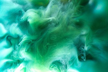 Sıvı akışkan sanat özgeçmişi. Mavi yeşil akrilik boya suyun altında, galaktik duman okyanusu