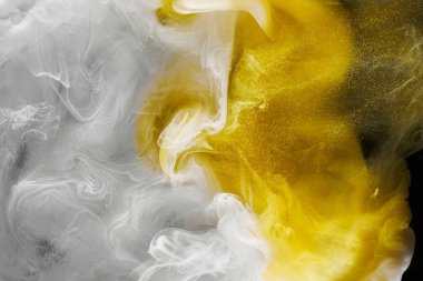 Sıvı akışkan sanat özgeçmişi. Beyaz, sarı dans eden akrilik boyalar suyun altında, uzay dumanı okyanusu